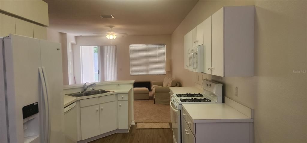 Active With Contract: $292,900 (2 beds, 2 baths, 1422 Square Feet)