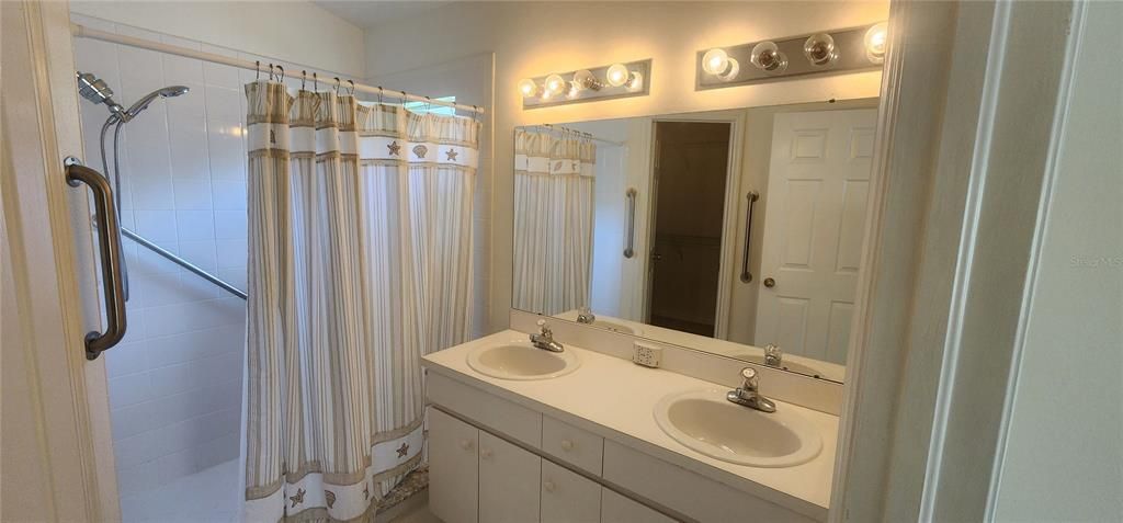 Active With Contract: $292,900 (2 beds, 2 baths, 1422 Square Feet)