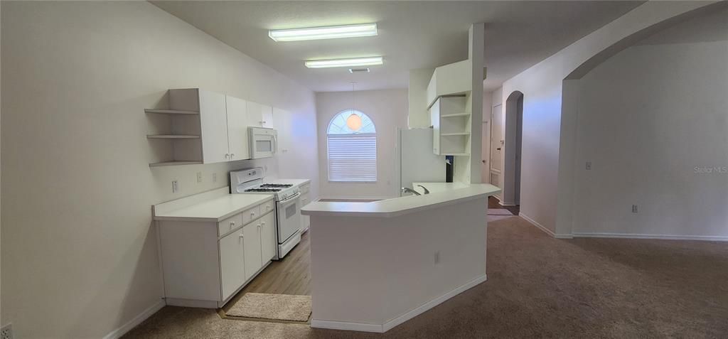 Active With Contract: $292,900 (2 beds, 2 baths, 1422 Square Feet)