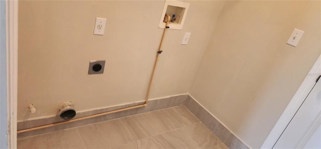 Active With Contract: $292,900 (2 beds, 2 baths, 1422 Square Feet)