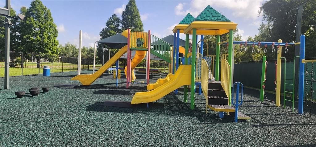 Active With Contract: $292,900 (2 beds, 2 baths, 1422 Square Feet)