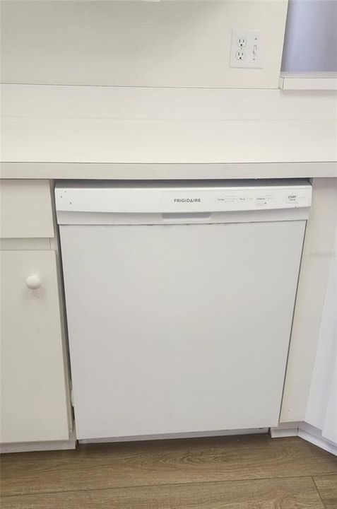 Active With Contract: $292,900 (2 beds, 2 baths, 1422 Square Feet)