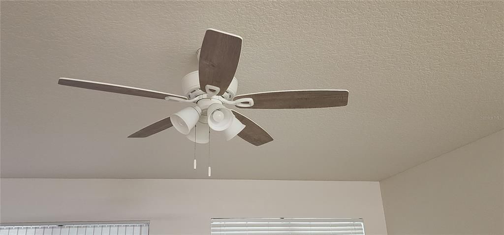 Active With Contract: $292,900 (2 beds, 2 baths, 1422 Square Feet)