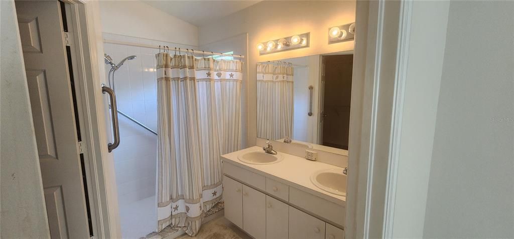 Active With Contract: $292,900 (2 beds, 2 baths, 1422 Square Feet)