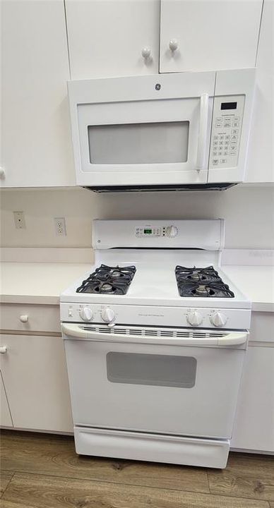 Active With Contract: $292,900 (2 beds, 2 baths, 1422 Square Feet)