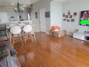 合同活跃: $1,895 (3 贝兹, 2 浴室, 1588 平方英尺)