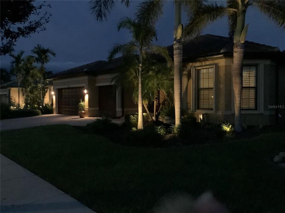 Active With Contract: $859,990 (3 beds, 3 baths, 2506 Square Feet)