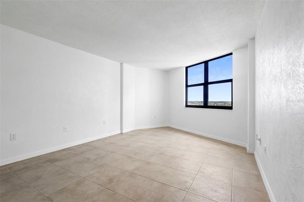 For Sale: $370,000 (2 beds, 2 baths, 1225 Square Feet)