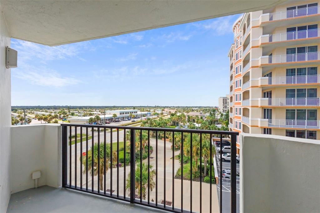 For Sale: $370,000 (2 beds, 2 baths, 1225 Square Feet)