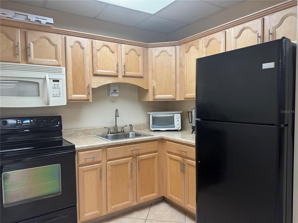 For Sale: $370,000 (2 beds, 2 baths, 1225 Square Feet)