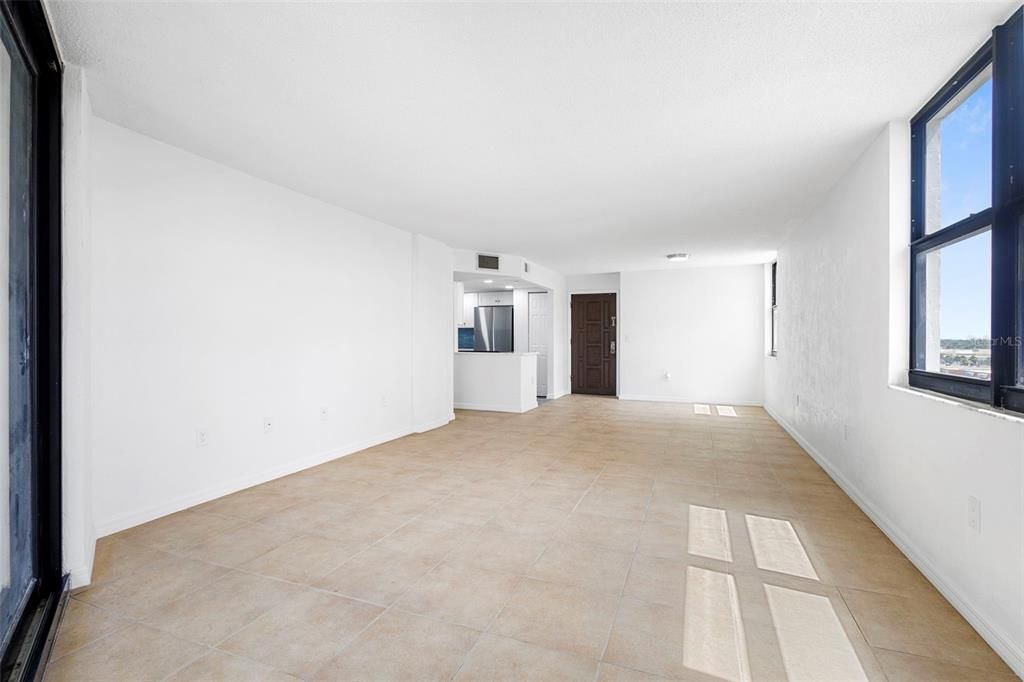 For Sale: $370,000 (2 beds, 2 baths, 1225 Square Feet)
