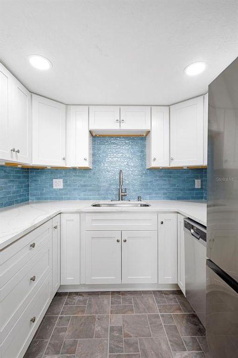 For Sale: $370,000 (2 beds, 2 baths, 1225 Square Feet)