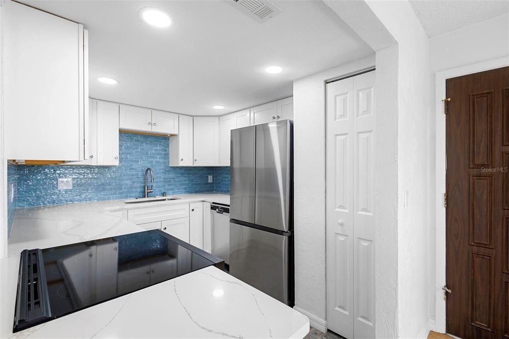 For Sale: $370,000 (2 beds, 2 baths, 1225 Square Feet)