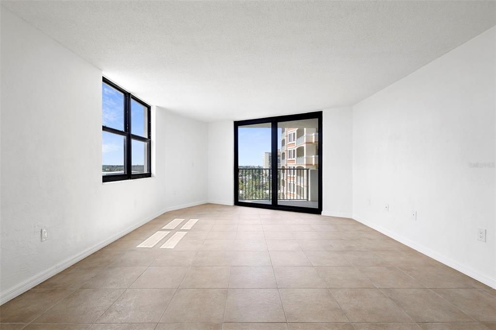 For Sale: $370,000 (2 beds, 2 baths, 1225 Square Feet)