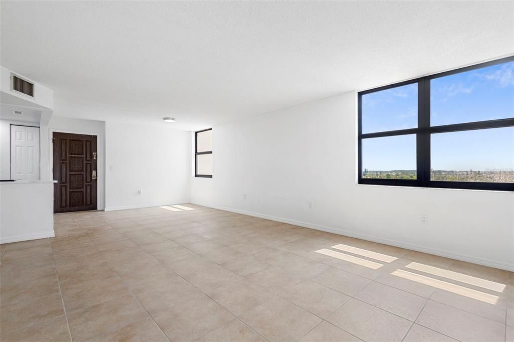 For Sale: $370,000 (2 beds, 2 baths, 1225 Square Feet)