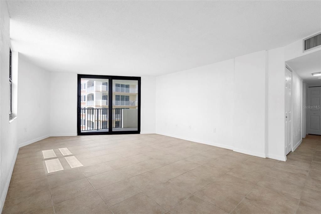 For Sale: $370,000 (2 beds, 2 baths, 1225 Square Feet)