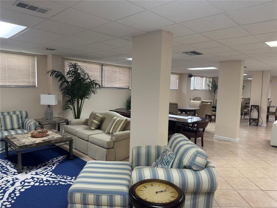 For Sale: $370,000 (2 beds, 2 baths, 1225 Square Feet)