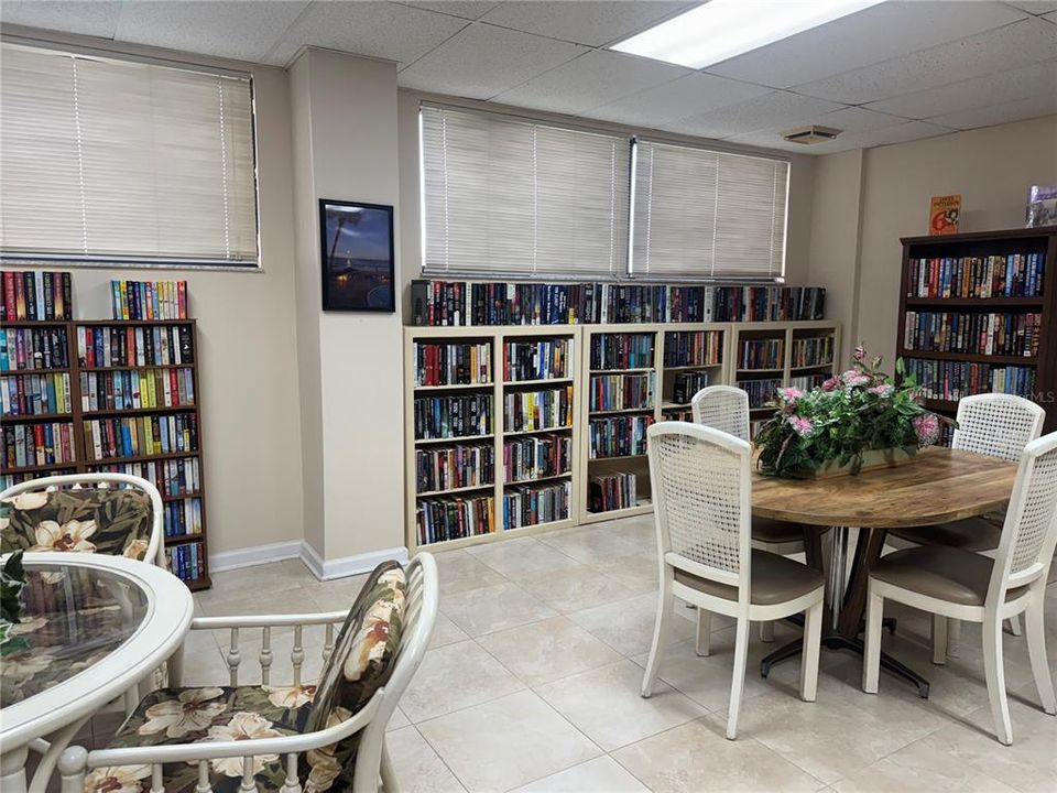 For Sale: $370,000 (2 beds, 2 baths, 1225 Square Feet)