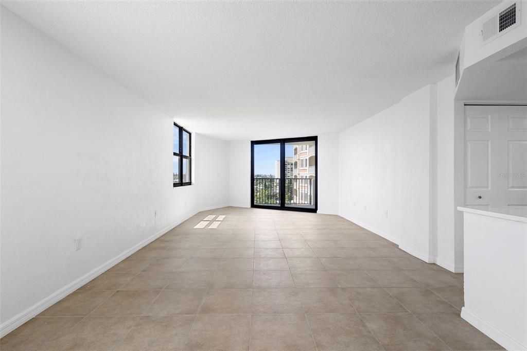 For Sale: $370,000 (2 beds, 2 baths, 1225 Square Feet)