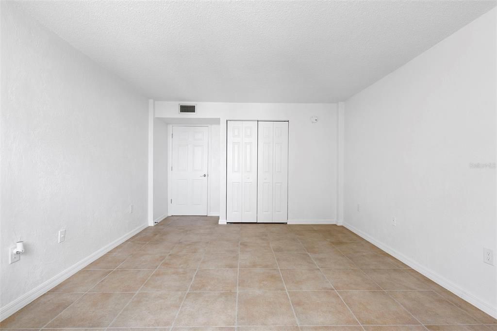 For Sale: $370,000 (2 beds, 2 baths, 1225 Square Feet)