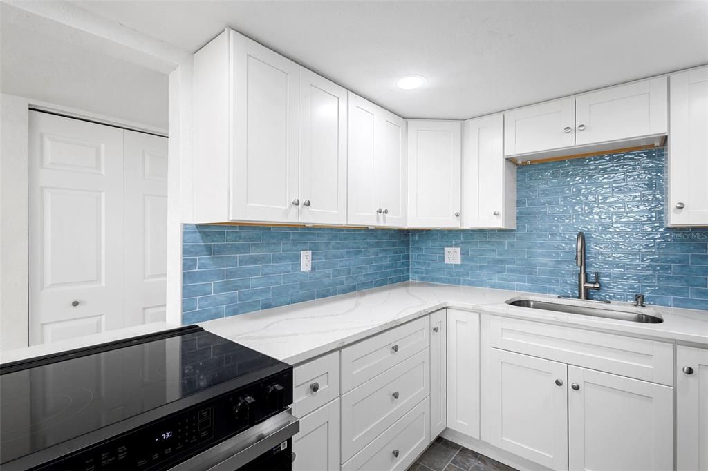 For Sale: $370,000 (2 beds, 2 baths, 1225 Square Feet)