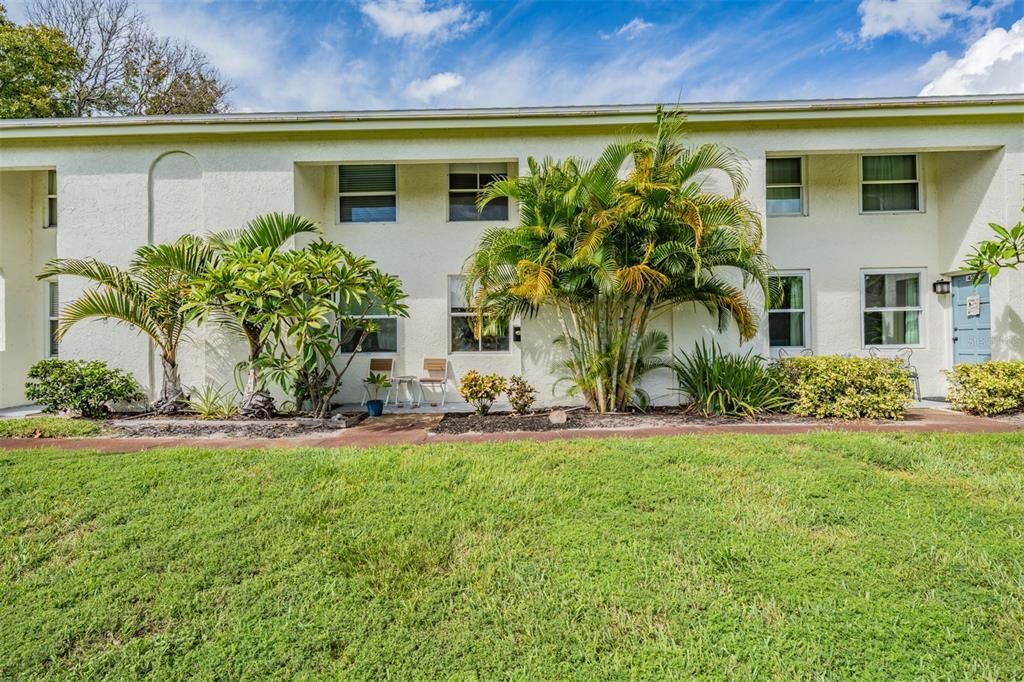 Recently Sold: $319,900 (2 beds, 1 baths, 1044 Square Feet)