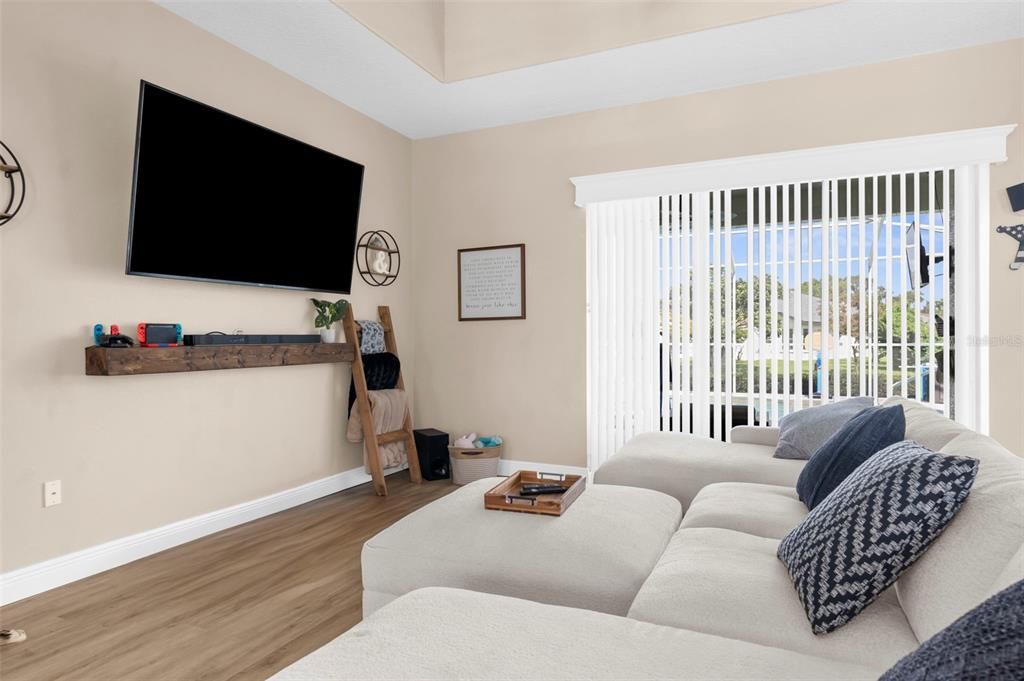 Activo con contrato: $430,000 (3 camas, 2 baños, 2260 Pies cuadrados)