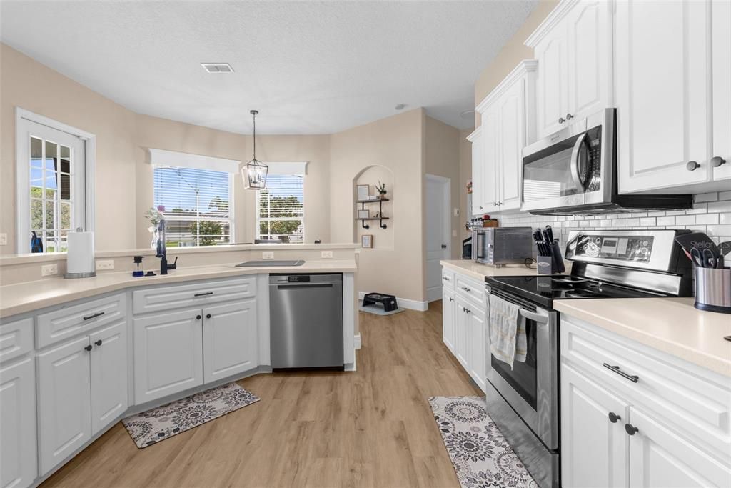 Activo con contrato: $430,000 (3 camas, 2 baños, 2260 Pies cuadrados)