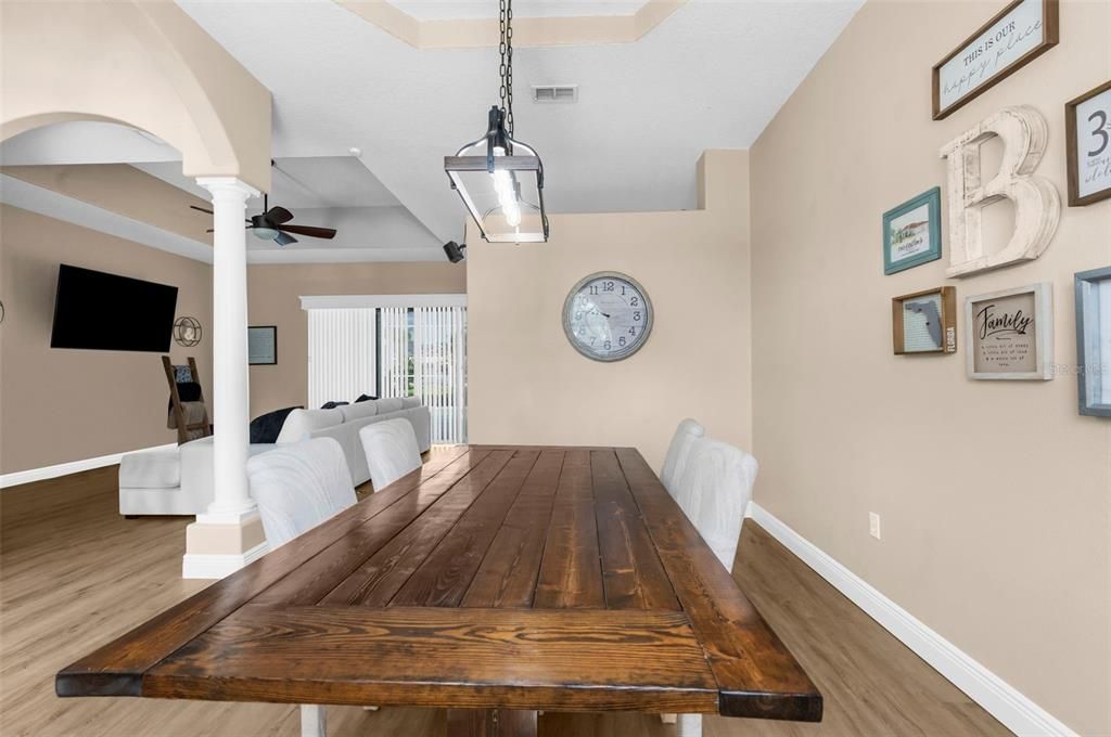 Activo con contrato: $430,000 (3 camas, 2 baños, 2260 Pies cuadrados)