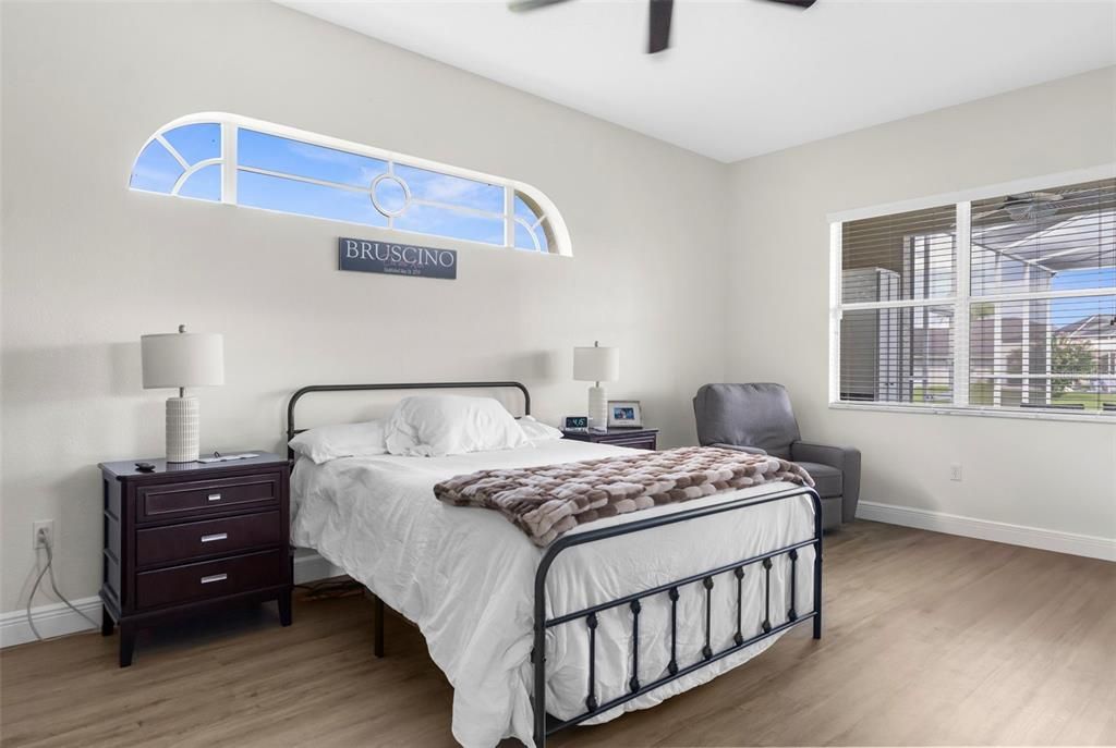 Activo con contrato: $430,000 (3 camas, 2 baños, 2260 Pies cuadrados)