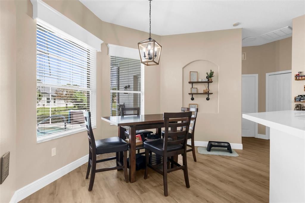 Activo con contrato: $430,000 (3 camas, 2 baños, 2260 Pies cuadrados)