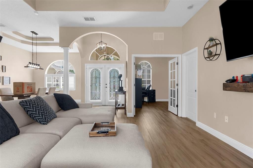 Activo con contrato: $430,000 (3 camas, 2 baños, 2260 Pies cuadrados)