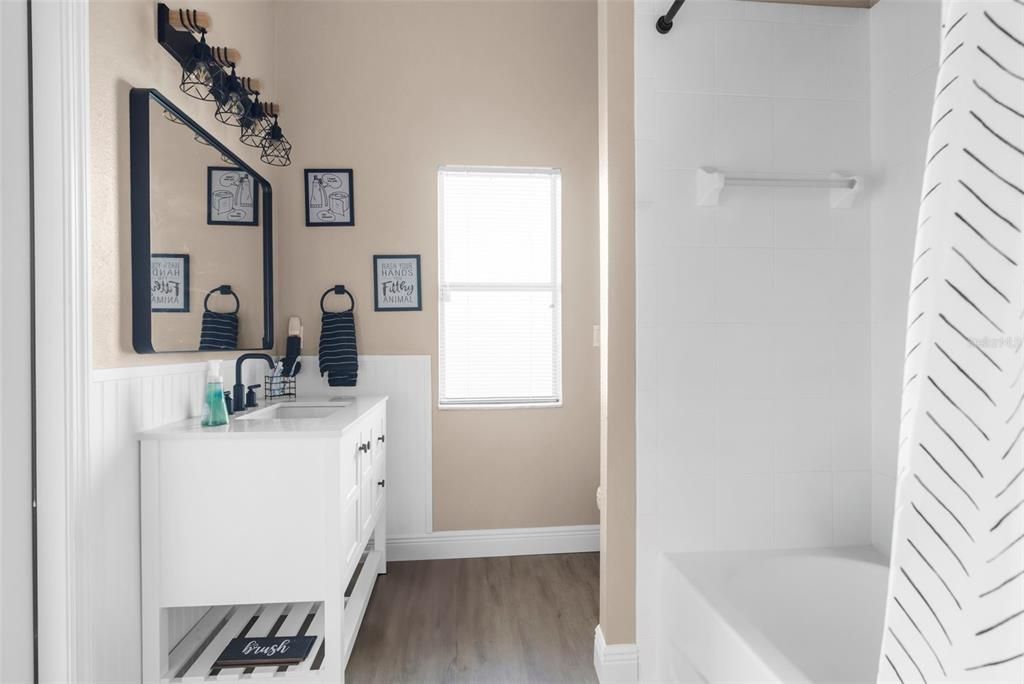 Activo con contrato: $430,000 (3 camas, 2 baños, 2260 Pies cuadrados)