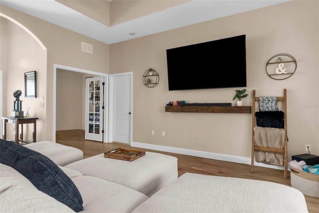 Activo con contrato: $430,000 (3 camas, 2 baños, 2260 Pies cuadrados)