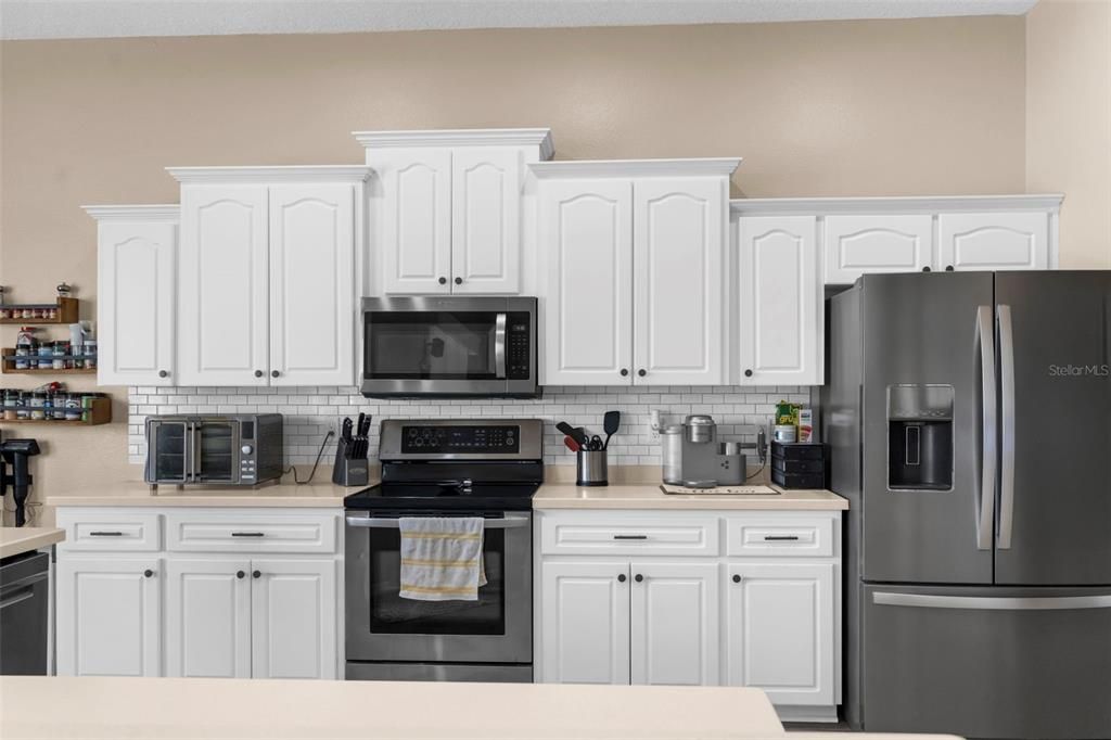 Activo con contrato: $430,000 (3 camas, 2 baños, 2260 Pies cuadrados)