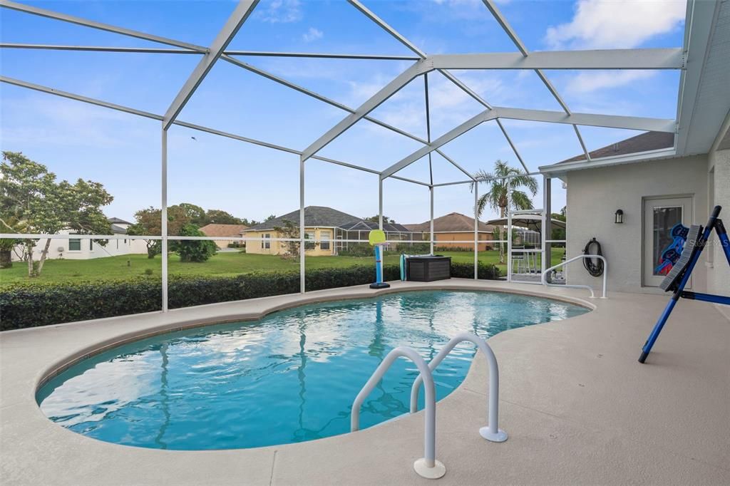 Activo con contrato: $430,000 (3 camas, 2 baños, 2260 Pies cuadrados)