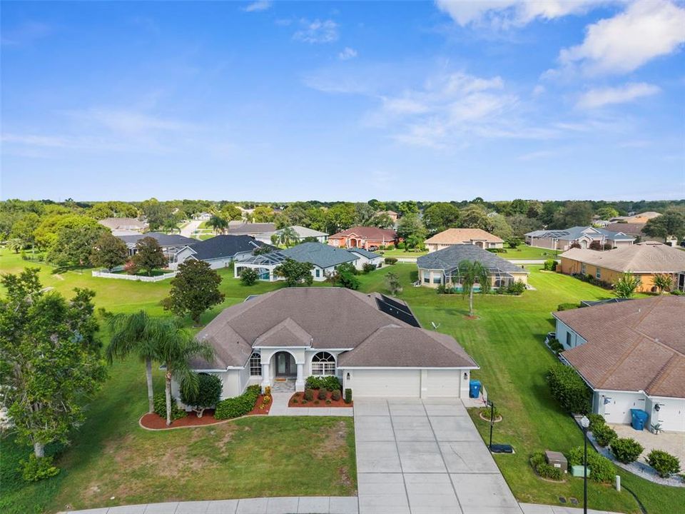 Activo con contrato: $430,000 (3 camas, 2 baños, 2260 Pies cuadrados)