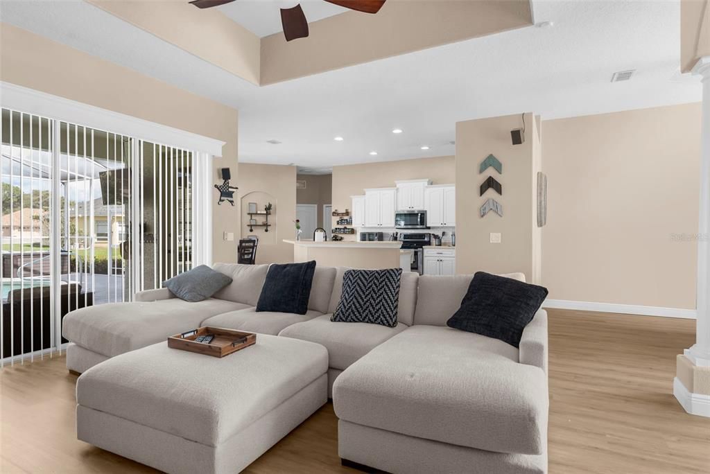 Activo con contrato: $430,000 (3 camas, 2 baños, 2260 Pies cuadrados)