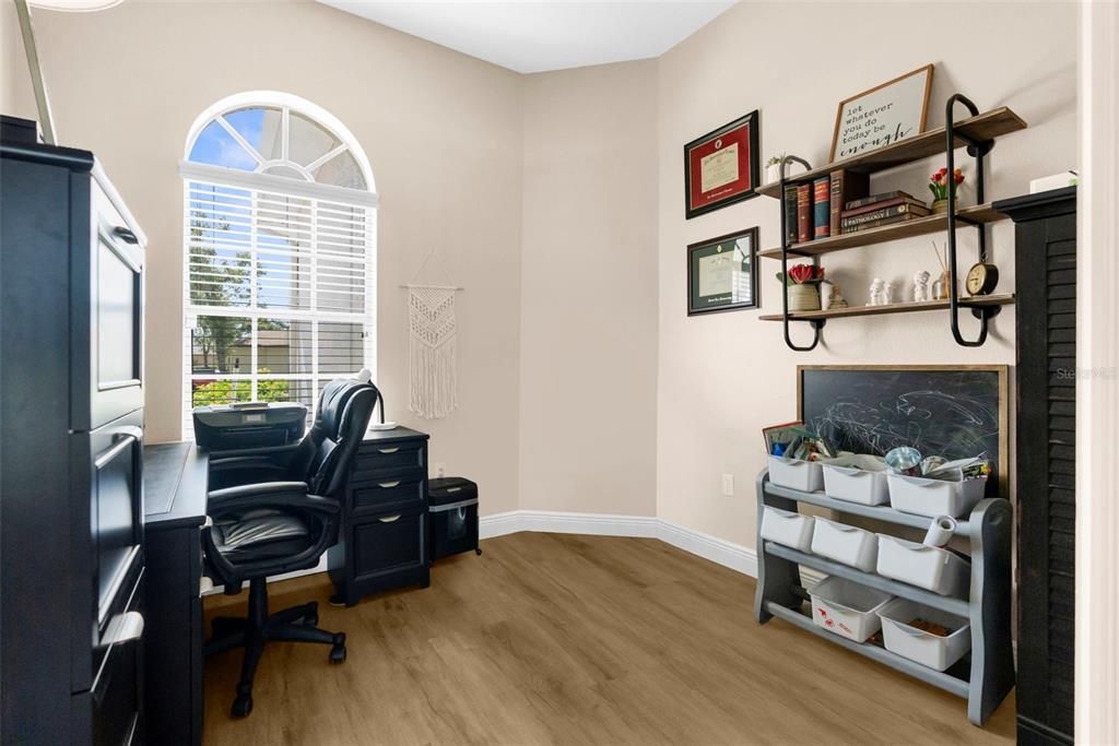 Activo con contrato: $430,000 (3 camas, 2 baños, 2260 Pies cuadrados)