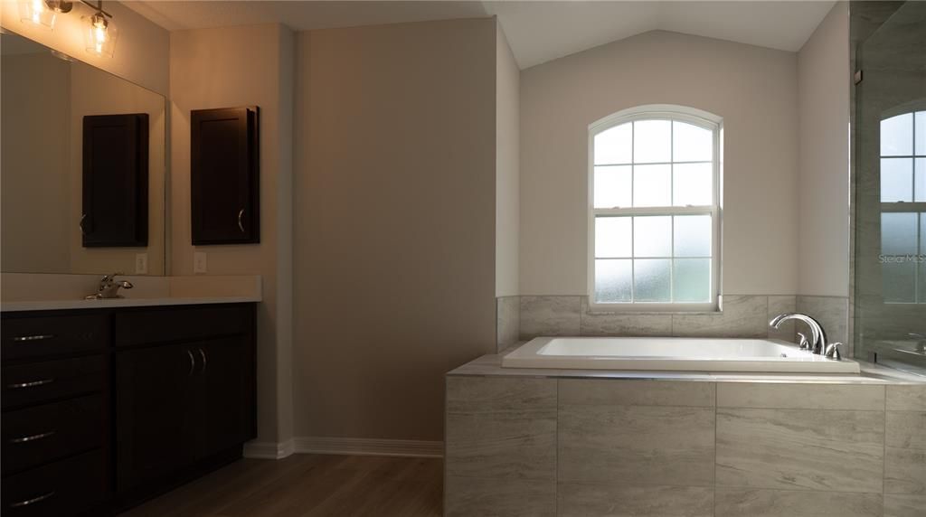 For Sale: $549,900 (3 beds, 2 baths, 2067 Square Feet)