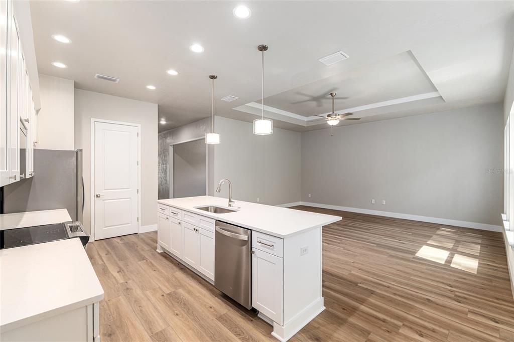 待售: $470,000 (3 贝兹, 2 浴室, 2200 平方英尺)