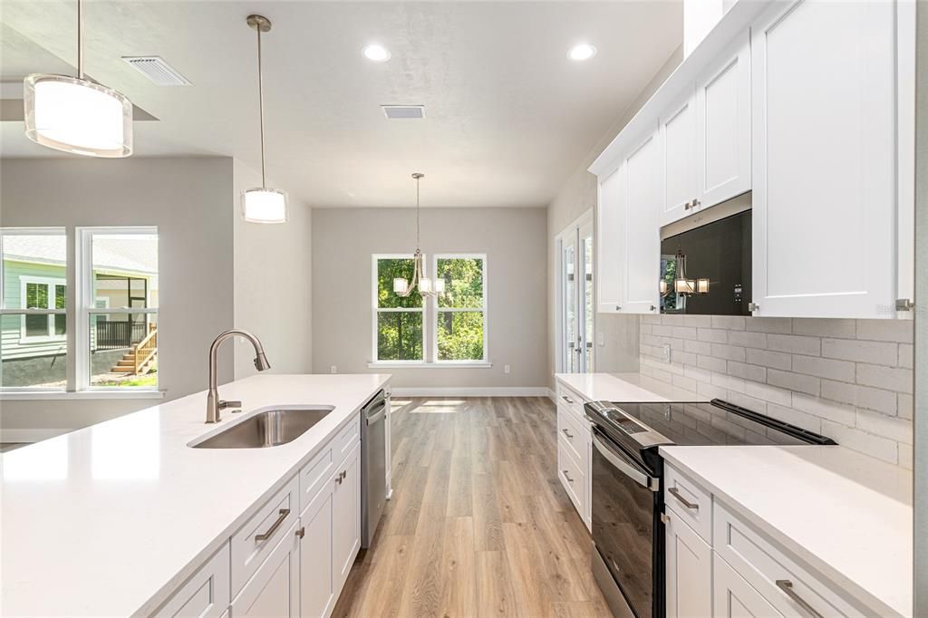 待售: $470,000 (3 贝兹, 2 浴室, 2200 平方英尺)