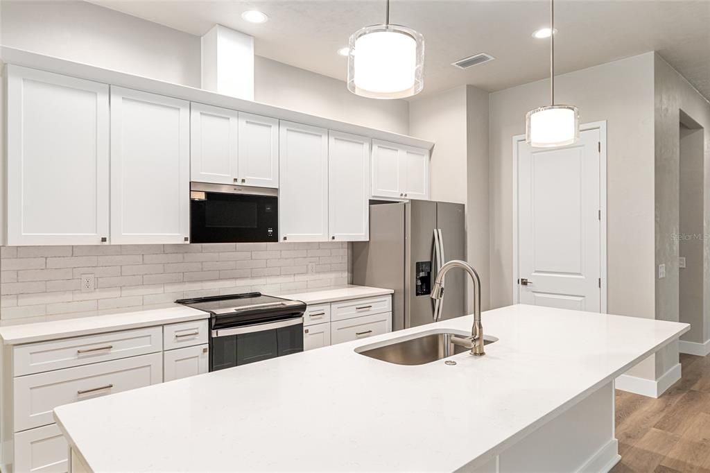 待售: $470,000 (3 贝兹, 2 浴室, 2200 平方英尺)