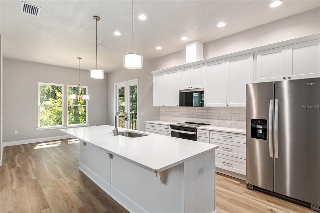 待售: $470,000 (3 贝兹, 2 浴室, 2200 平方英尺)