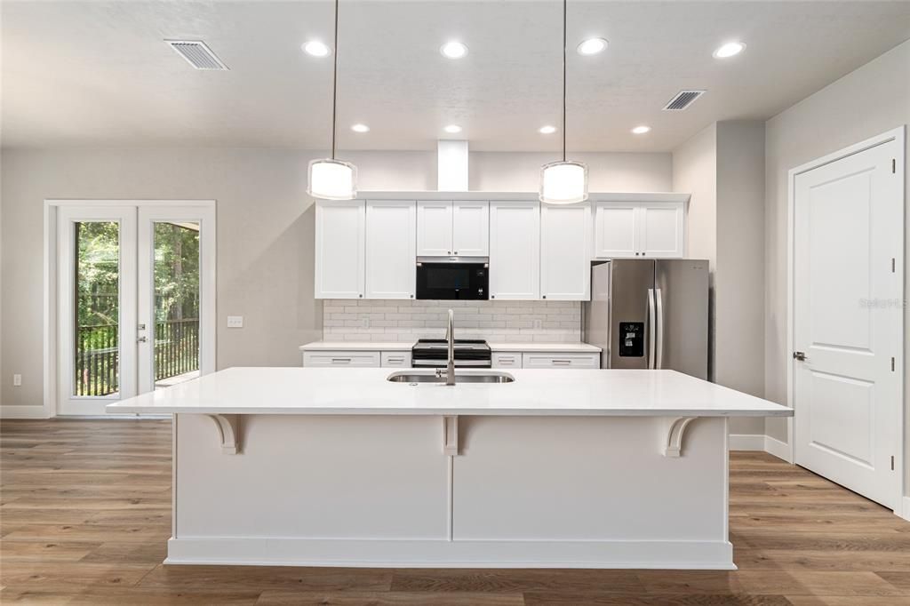 待售: $470,000 (3 贝兹, 2 浴室, 2200 平方英尺)