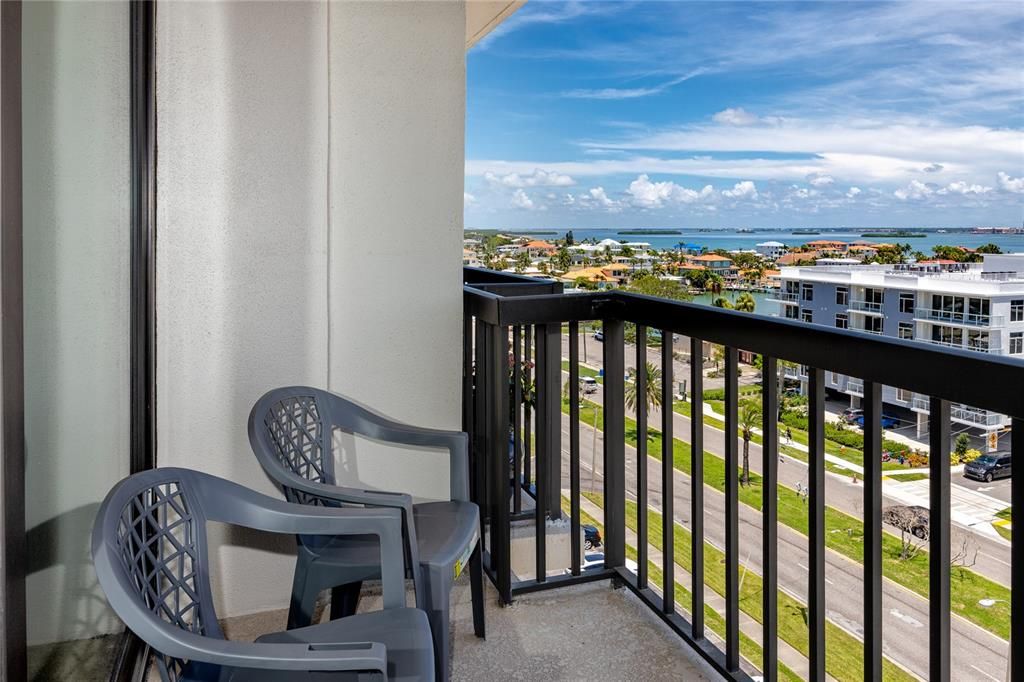 Activo con contrato: $2,950 (2 camas, 2 baños, 1240 Pies cuadrados)