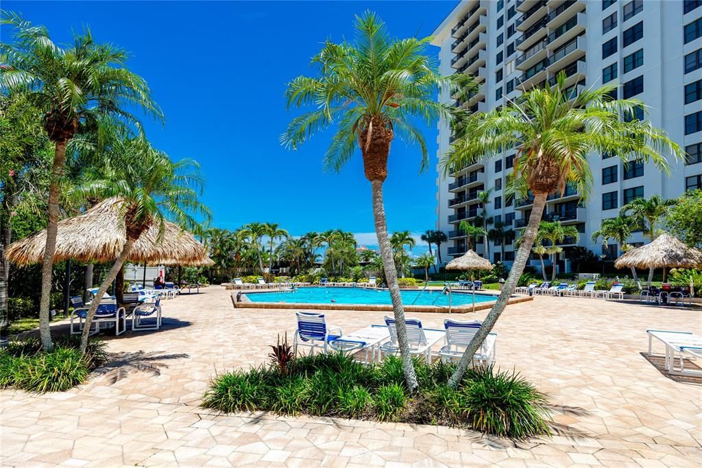 Activo con contrato: $2,950 (2 camas, 2 baños, 1240 Pies cuadrados)