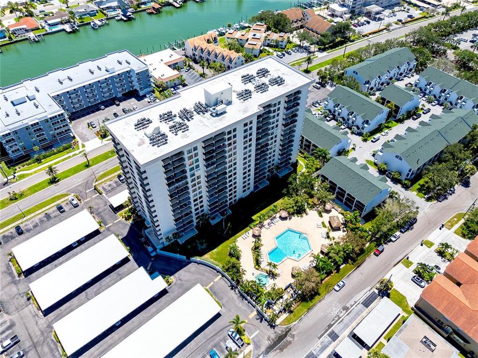 Activo con contrato: $2,950 (2 camas, 2 baños, 1240 Pies cuadrados)