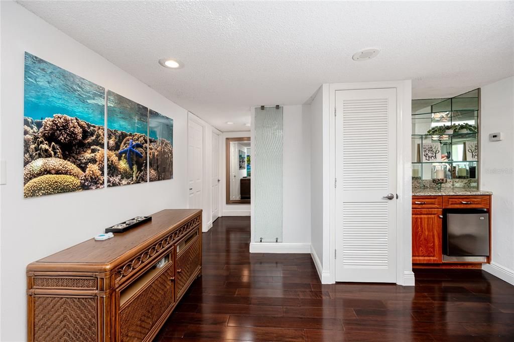 Activo con contrato: $2,950 (2 camas, 2 baños, 1240 Pies cuadrados)