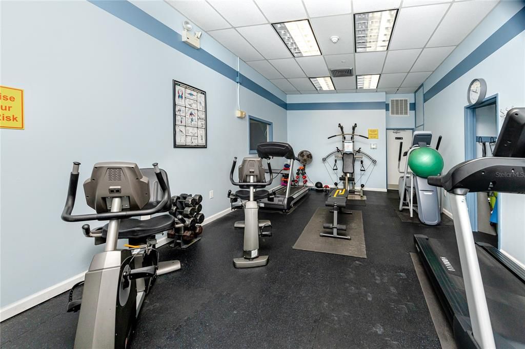 Activo con contrato: $2,950 (2 camas, 2 baños, 1240 Pies cuadrados)